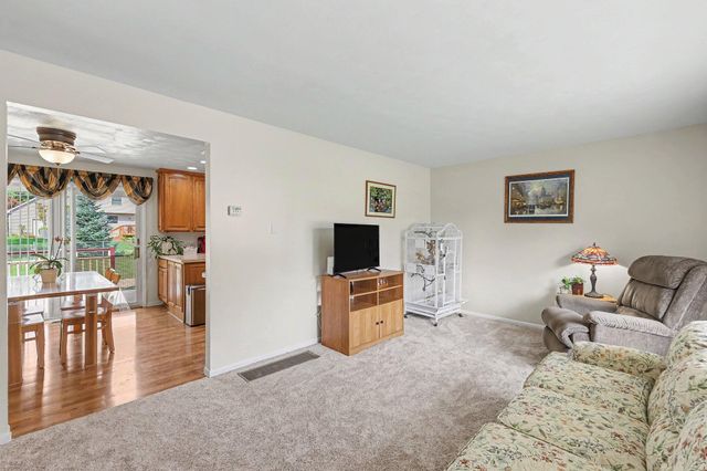 318 Kenway Drive, Lansing, MI 48917