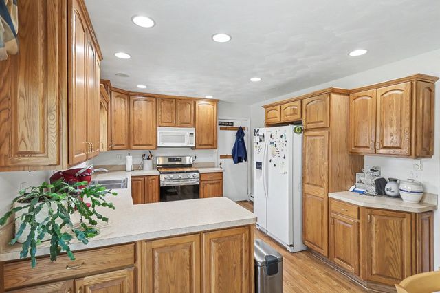 318 Kenway Drive, Lansing, MI 48917