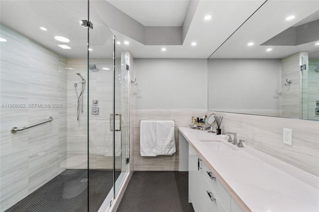 17555 Atlantic Blvd UPH3, Sunny Isles Beach, FL 33160