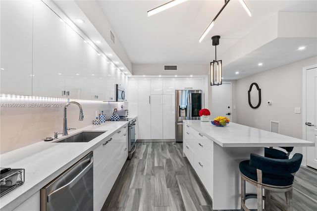 17555 Atlantic Blvd UPH3, Sunny Isles Beach, FL 33160