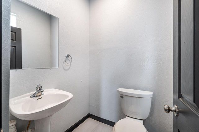 547 N 25th STREET, Milwaukee, WI 53233
