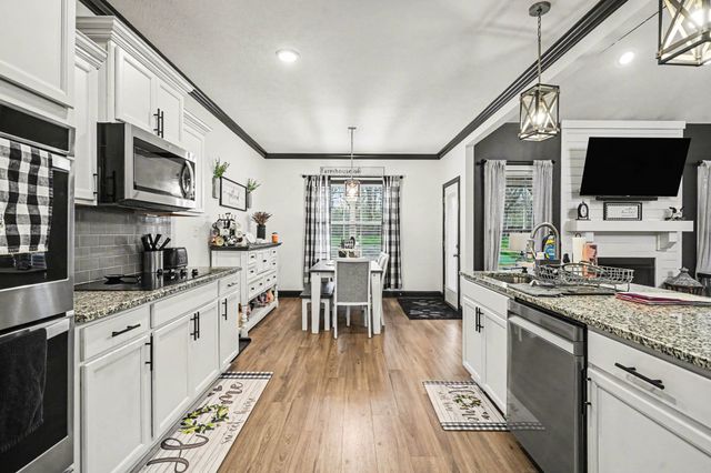 1279 Highgrove Ln, Clarksville, TN 37043