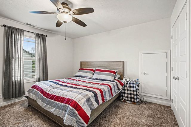 1279 Highgrove Ln, Clarksville, TN 37043