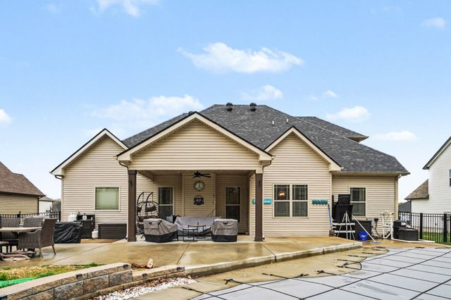 1279 Highgrove Ln, Clarksville, TN 37043