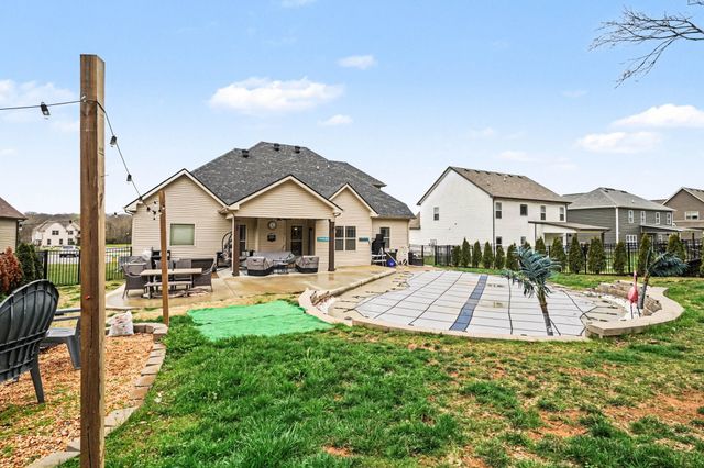 1279 Highgrove Ln, Clarksville, TN 37043