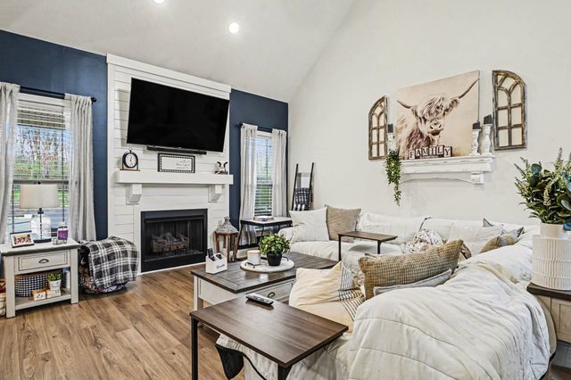 1279 Highgrove Ln, Clarksville, TN 37043