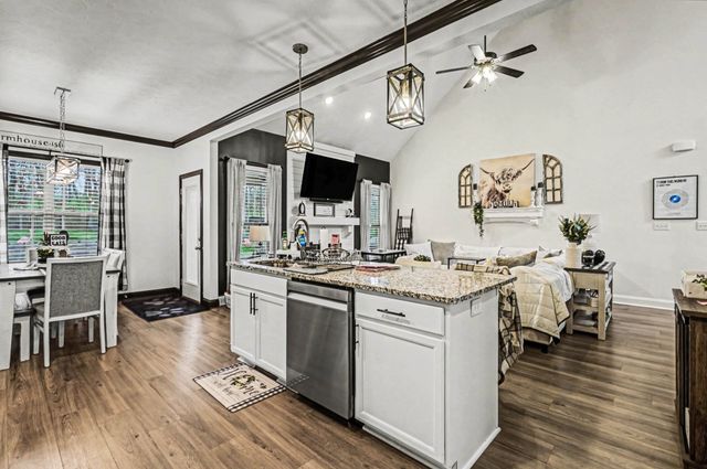 1279 Highgrove Ln, Clarksville, TN 37043