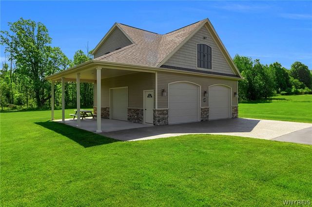 6275 Kraus Road, Clarence, NY 14032