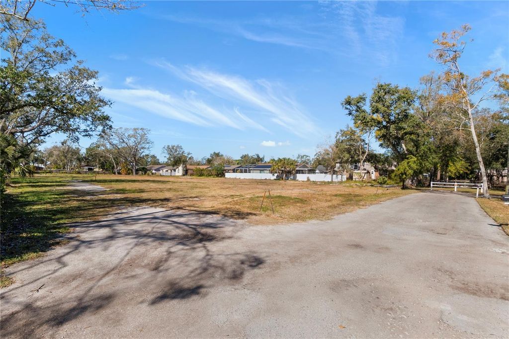 Image 5 of property listing at 11050 59TH STREET N, Pinellas Park, FL 33782