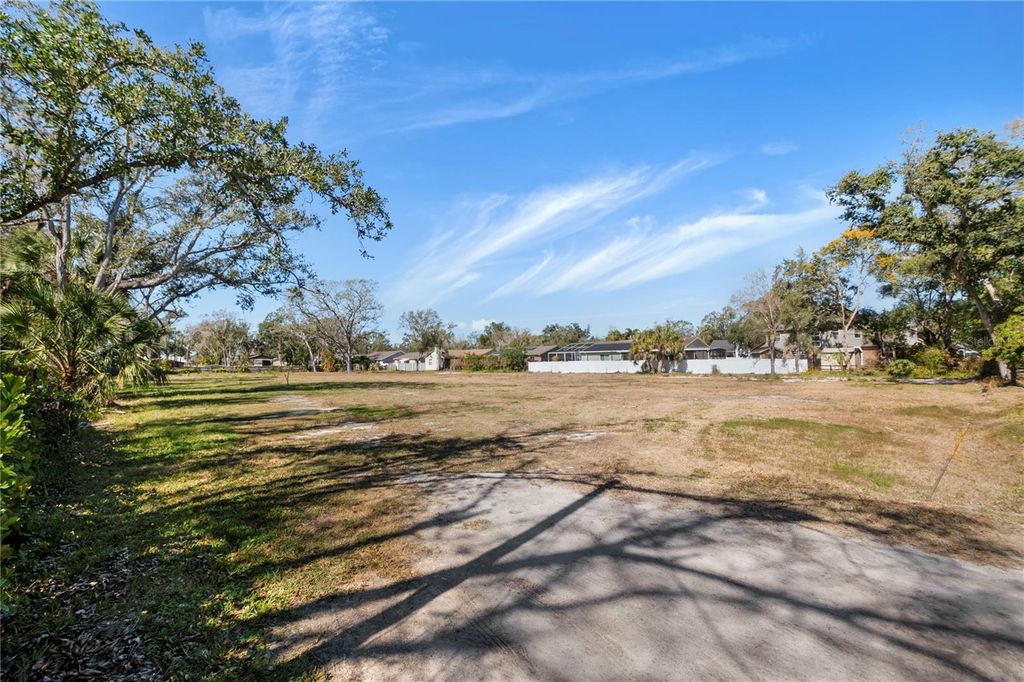 Image 7 of property listing at 11050 59TH STREET N, Pinellas Park, FL 33782