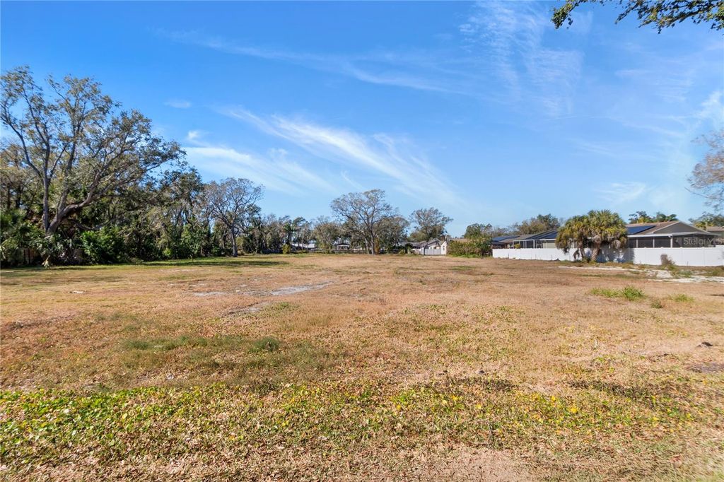 Image 8 of property listing at 11050 59TH STREET N, Pinellas Park, FL 33782