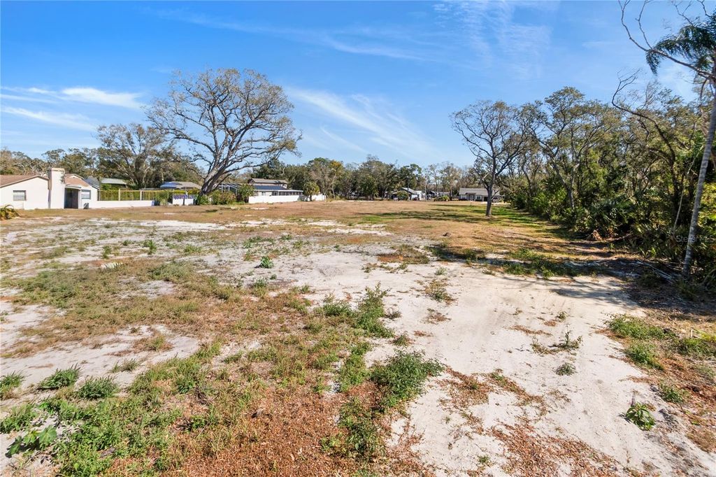 Image 10 of property listing at 11050 59TH STREET N, Pinellas Park, FL 33782