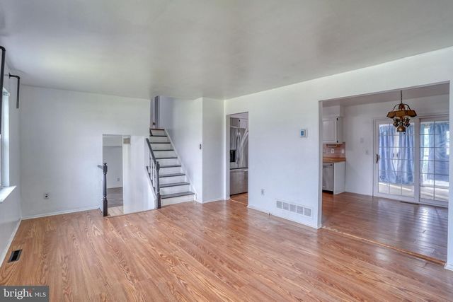 8 YORKTOWN RD, New Castle, DE 19720