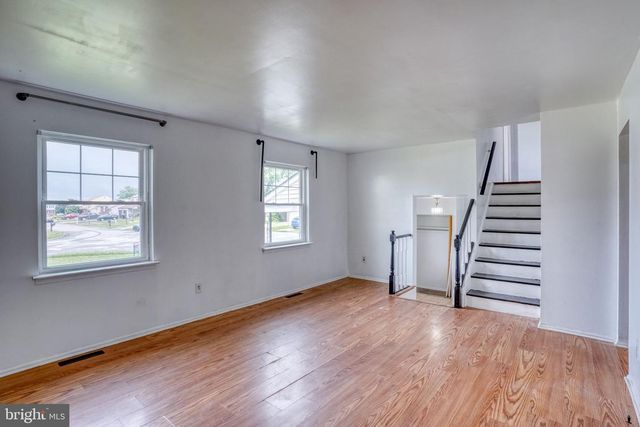 8 YORKTOWN RD, New Castle, DE 19720
