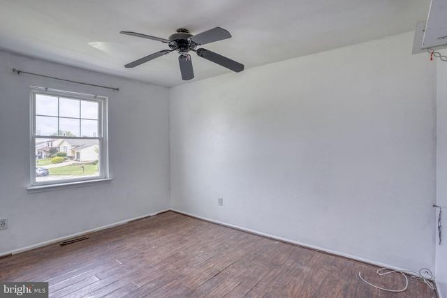 8 YORKTOWN RD, New Castle, DE 19720