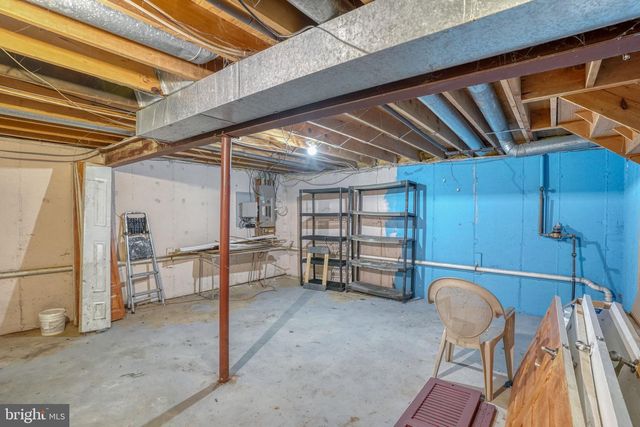 8 YORKTOWN RD, New Castle, DE 19720