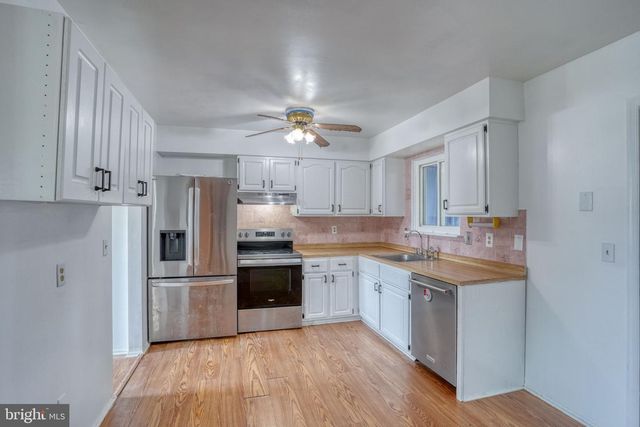 8 YORKTOWN RD, New Castle, DE 19720