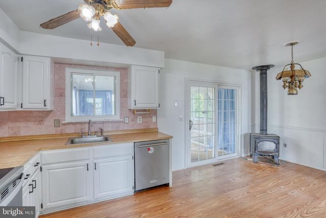 8 YORKTOWN RD, New Castle, DE 19720