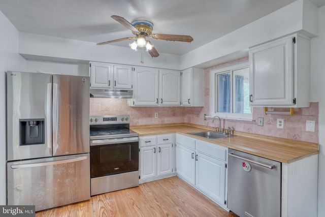 8 YORKTOWN RD, New Castle, DE 19720