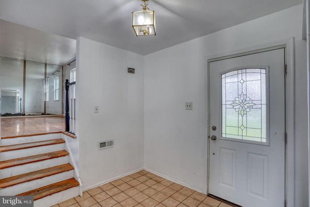 8 YORKTOWN RD, New Castle, DE 19720