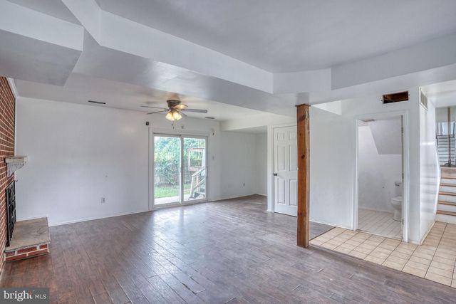 8 YORKTOWN RD, New Castle, DE 19720