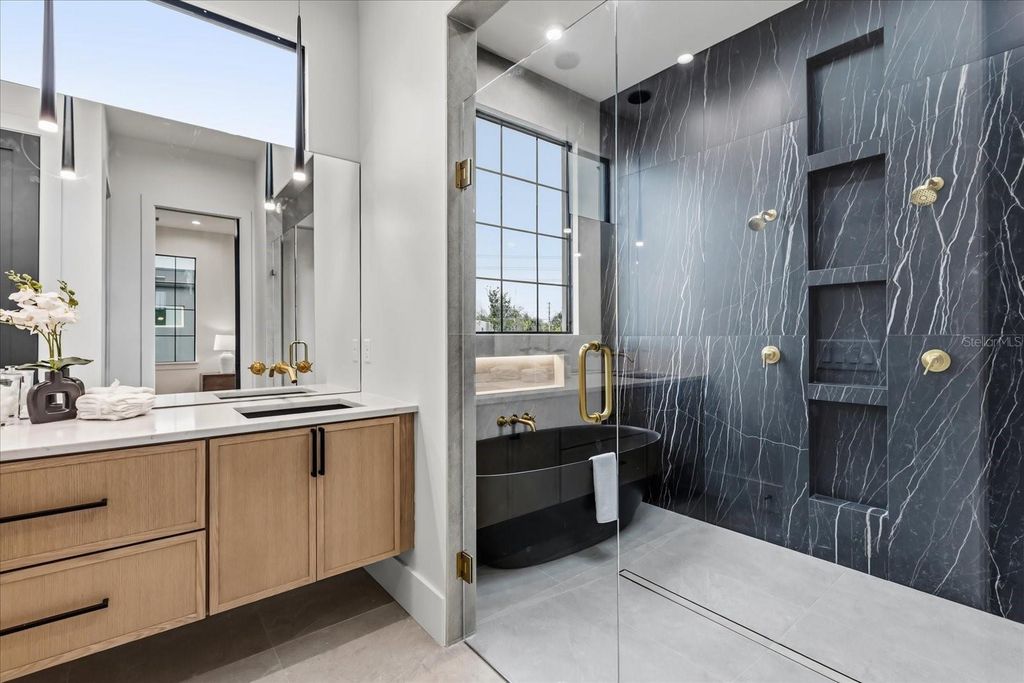 Image 31 of property listing at 629 COUNTRY CLUB DRIVE, Winter Park, FL 32789