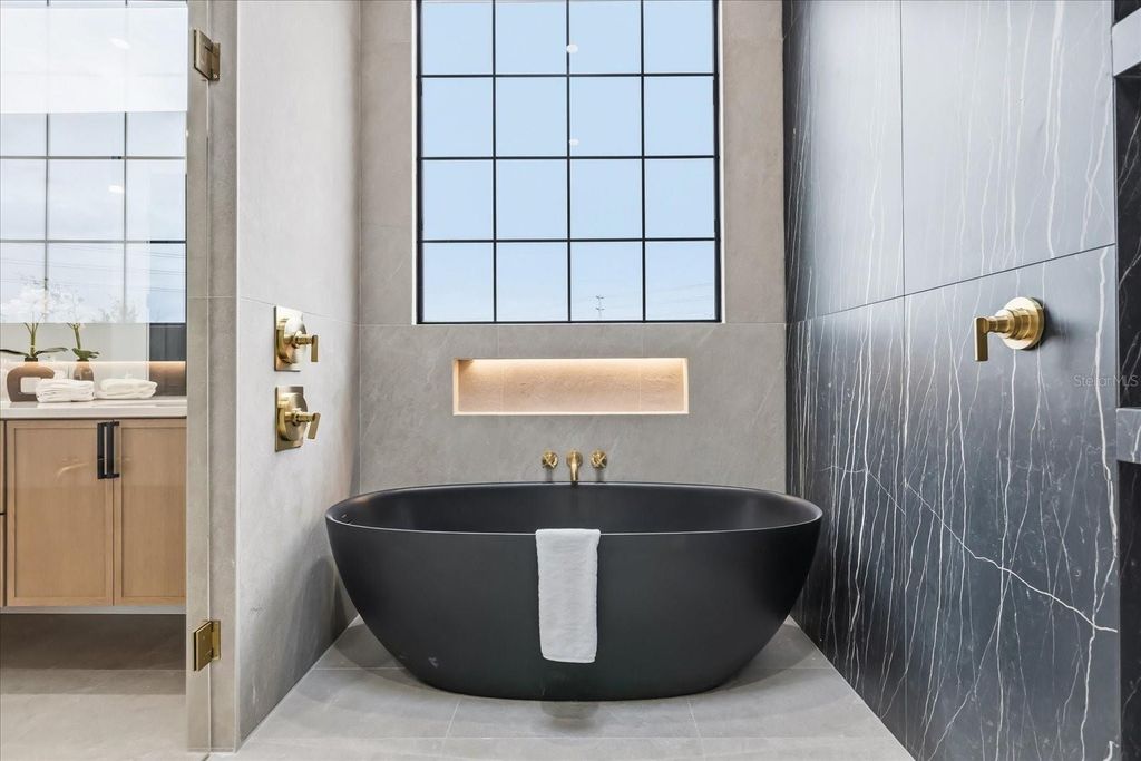 Image 33 of property listing at 629 COUNTRY CLUB DRIVE, Winter Park, FL 32789