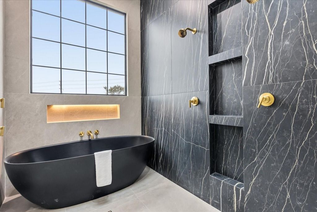 Image 34 of property listing at 629 COUNTRY CLUB DRIVE, Winter Park, FL 32789