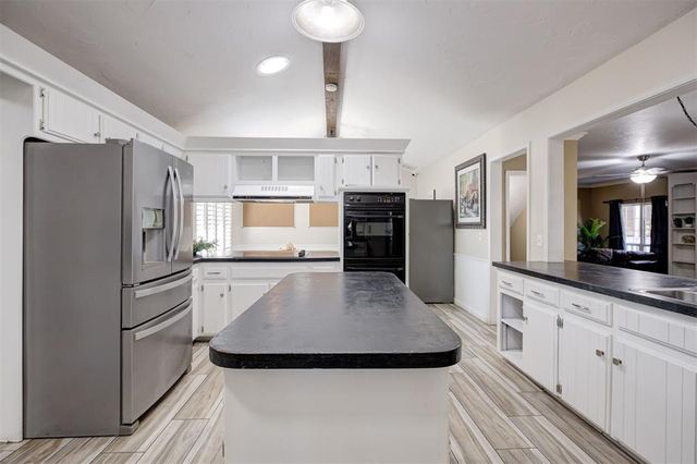 9721 Lakeland Terrace, Oklahoma City, OK 73162