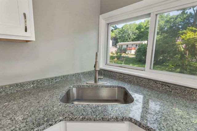 3 Carter Road, Merrimack, NH 03054