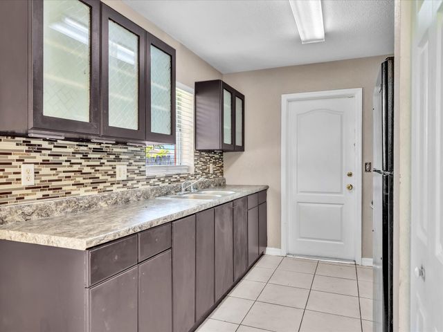916 NW 3rd Terrace, Florida City, FL 33034