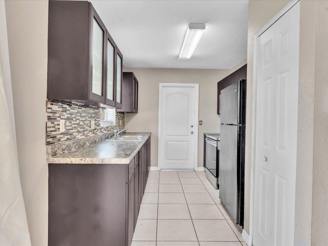 916 NW 3rd Terrace, Florida City, FL 33034