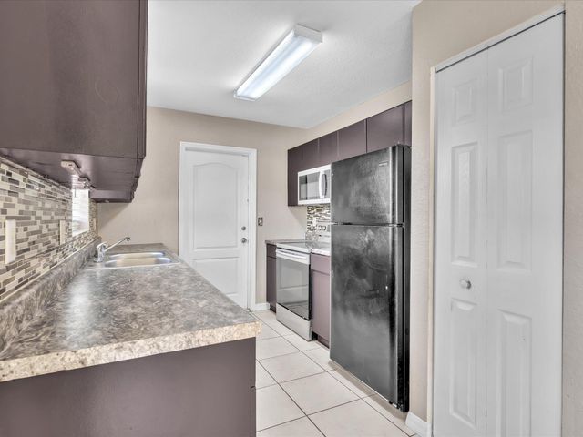 916 NW 3rd Terrace, Florida City, FL 33034