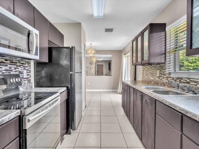 916 NW 3rd Terrace, Florida City, FL 33034