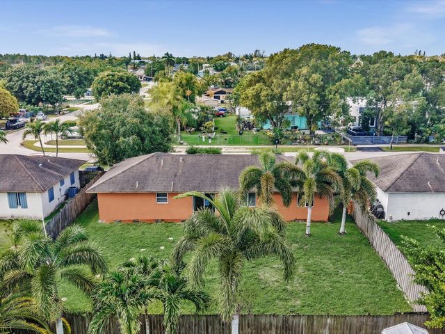 916 NW 3rd Terrace, Florida City, FL 33034