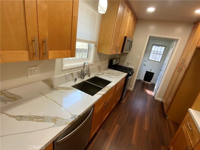 745 W E, Ontario, CA 91762