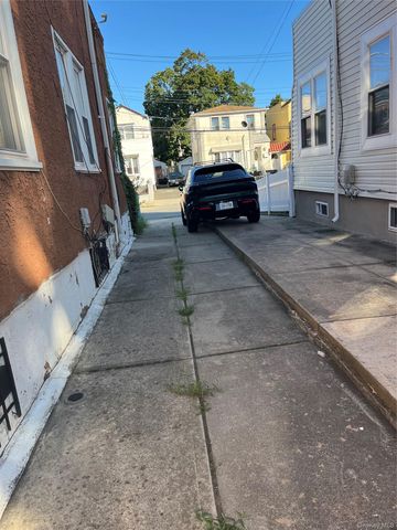 13940 231st Street, Laurelton, NY 11413