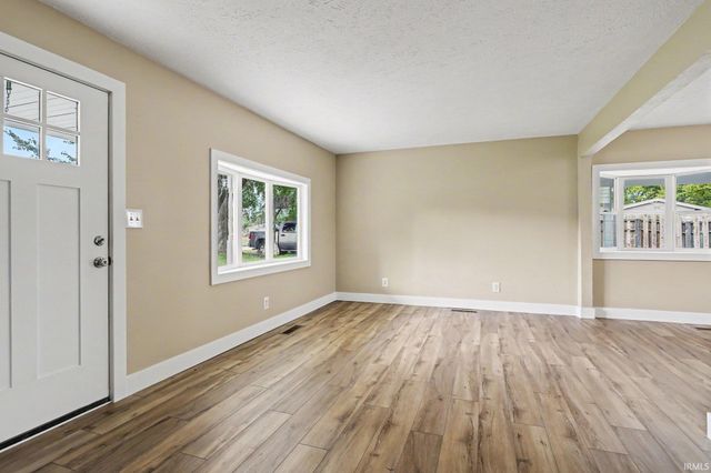 708 W Superior Street, Osceola, IN 46561