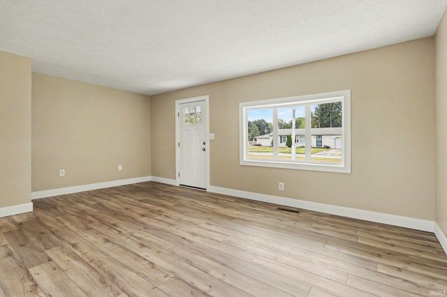 708 W Superior Street, Osceola, IN 46561
