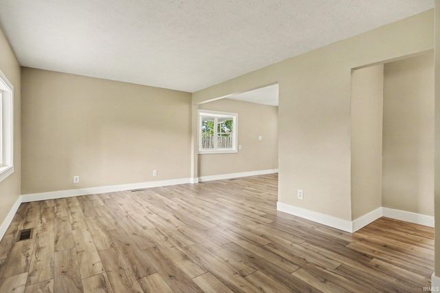 708 W Superior Street, Osceola, IN 46561