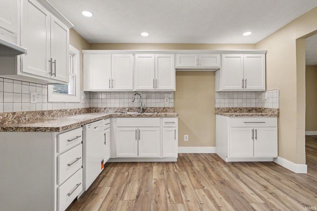 708 W Superior Street, Osceola, IN 46561