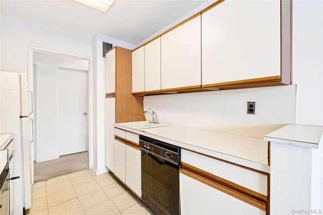 12 Old Mamaroneck Road 2G, White Plains, NY 10605