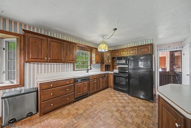 150 Orben Dr, Mount Arlington Boro, NJ 07850