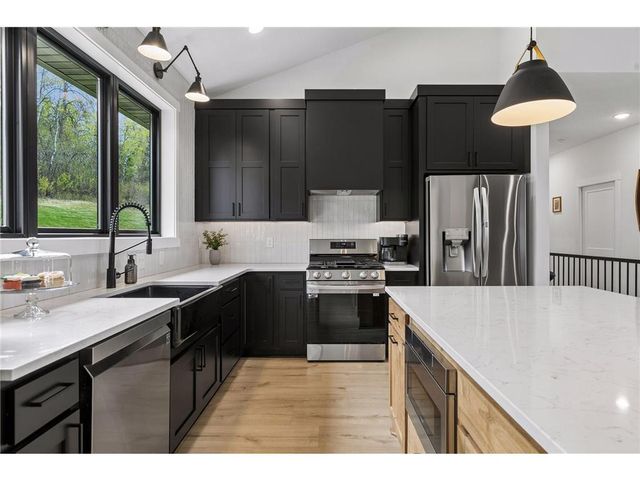 899 Gavin Pass, Hudson, WI 54016