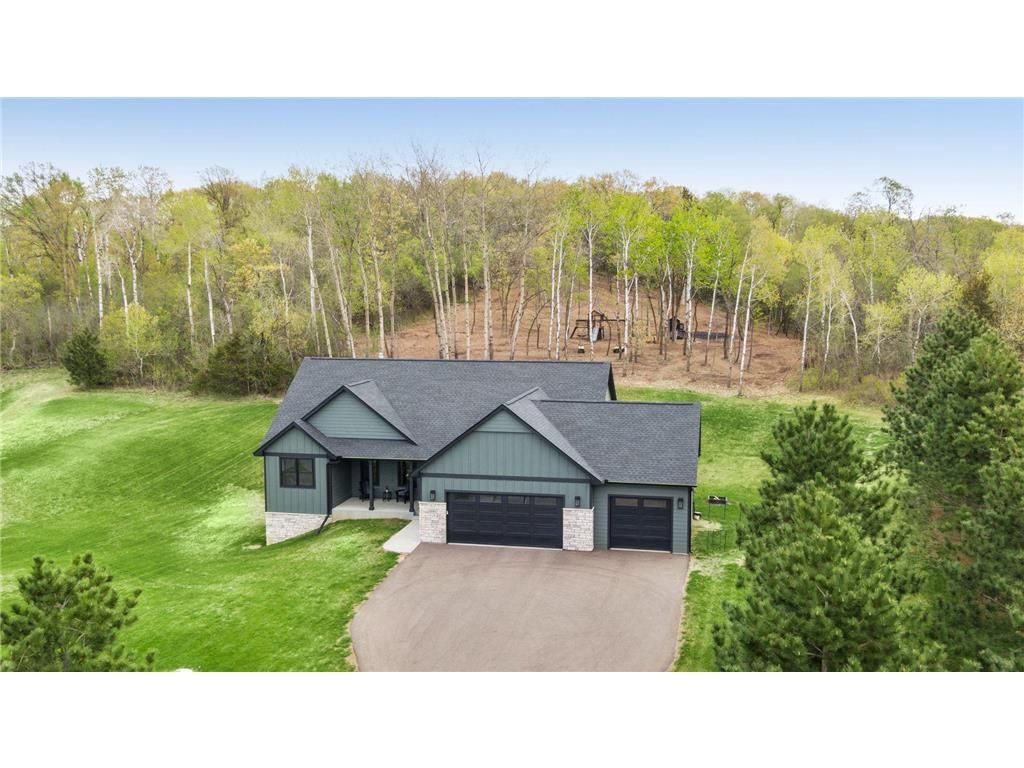 899 Gavin Pass, Hudson, WI 54016