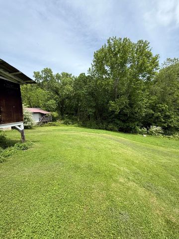 272 E East Center Street Street, Beattyville, KY 41311