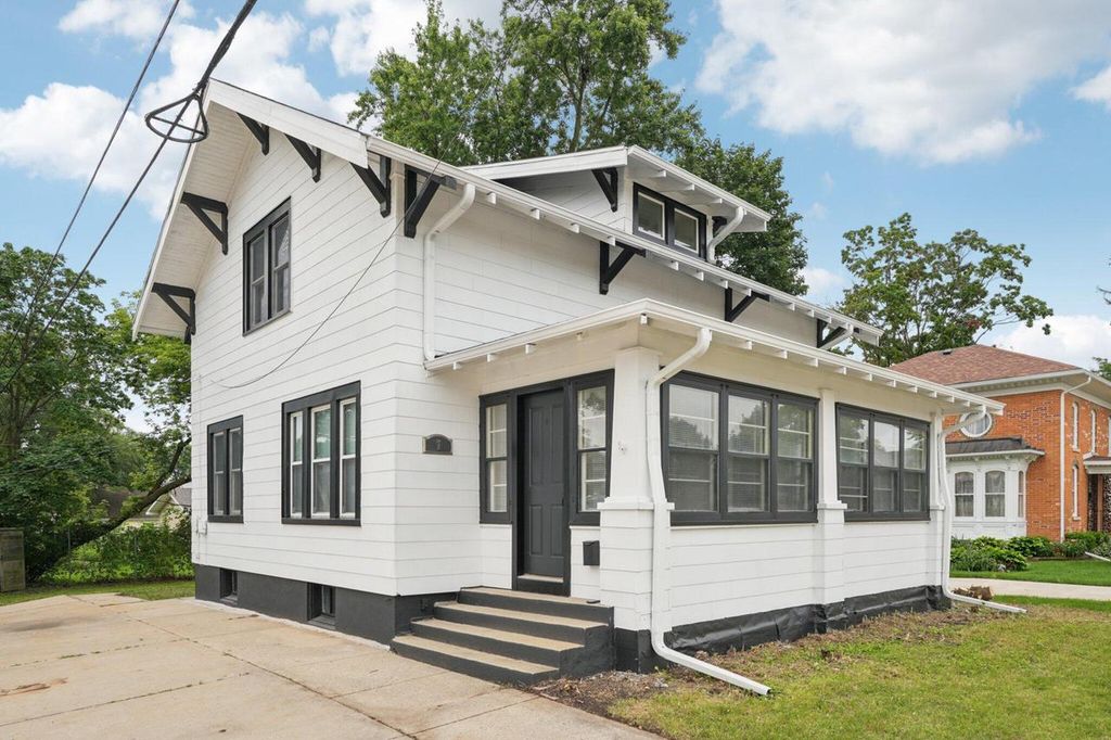 7 W Geneva STREET, Elkhorn, WI 53121