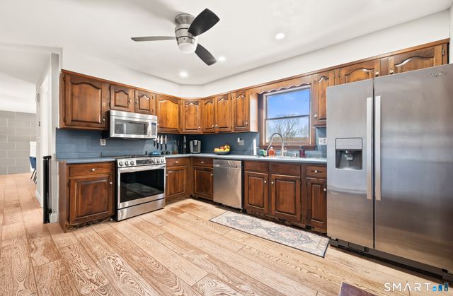 14 Meadow Crest Drive, Woodbury, CT 06798