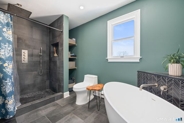 14 Meadow Crest Drive, Woodbury, CT 06798