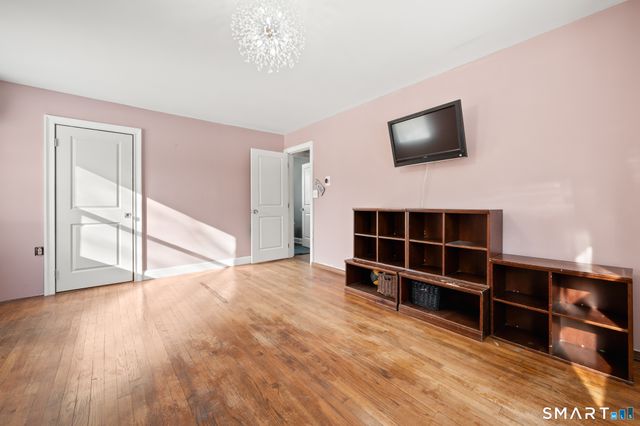 14 Meadow Crest Drive, Woodbury, CT 06798